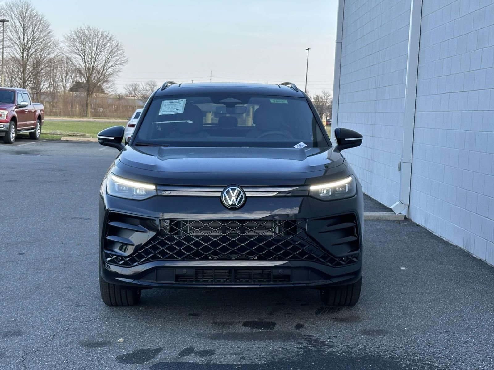 New 2026 Volkswagen Tiguan SE R-Line image 9