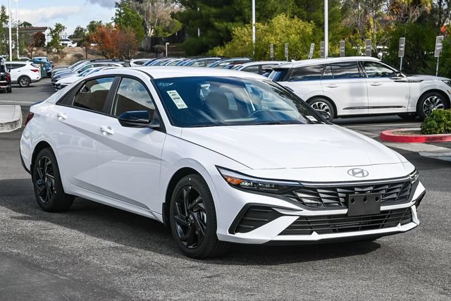 Certified 2026 Hyundai Elantra Sport FWD image 3