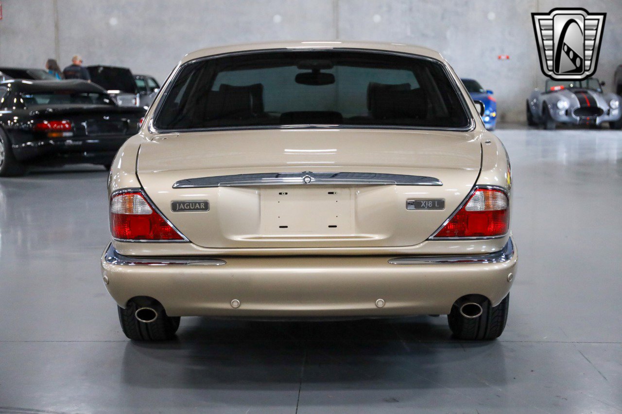 Used 2001 Jaguar XJ8 image 5