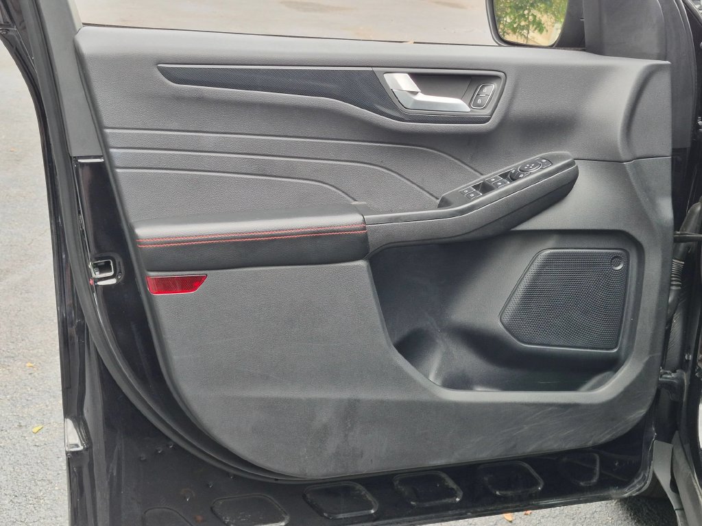 Used 2025 Ford Escape ST-Line FWD image 11