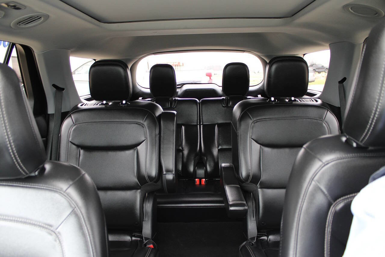 Used 2023 Ford Explorer XLT image 17