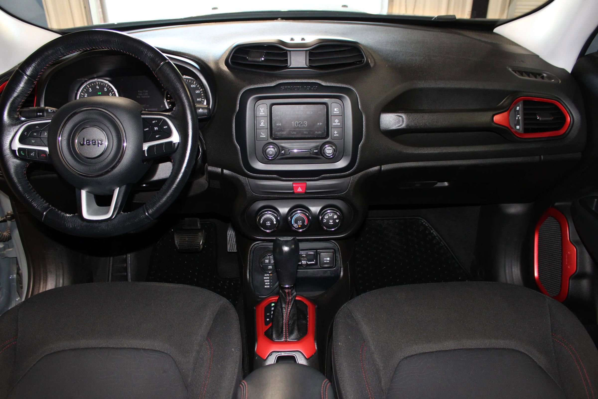 Used 2017 Jeep Renegade Trailhawk AWD/4WD image 13