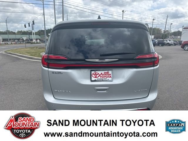 Used 2024 Chrysler Pacifica Limited image 4
