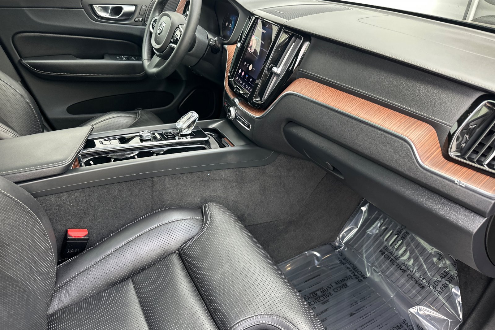Certified 2023 Volvo XC60 B5 Ultimate AWD/4WD image 18