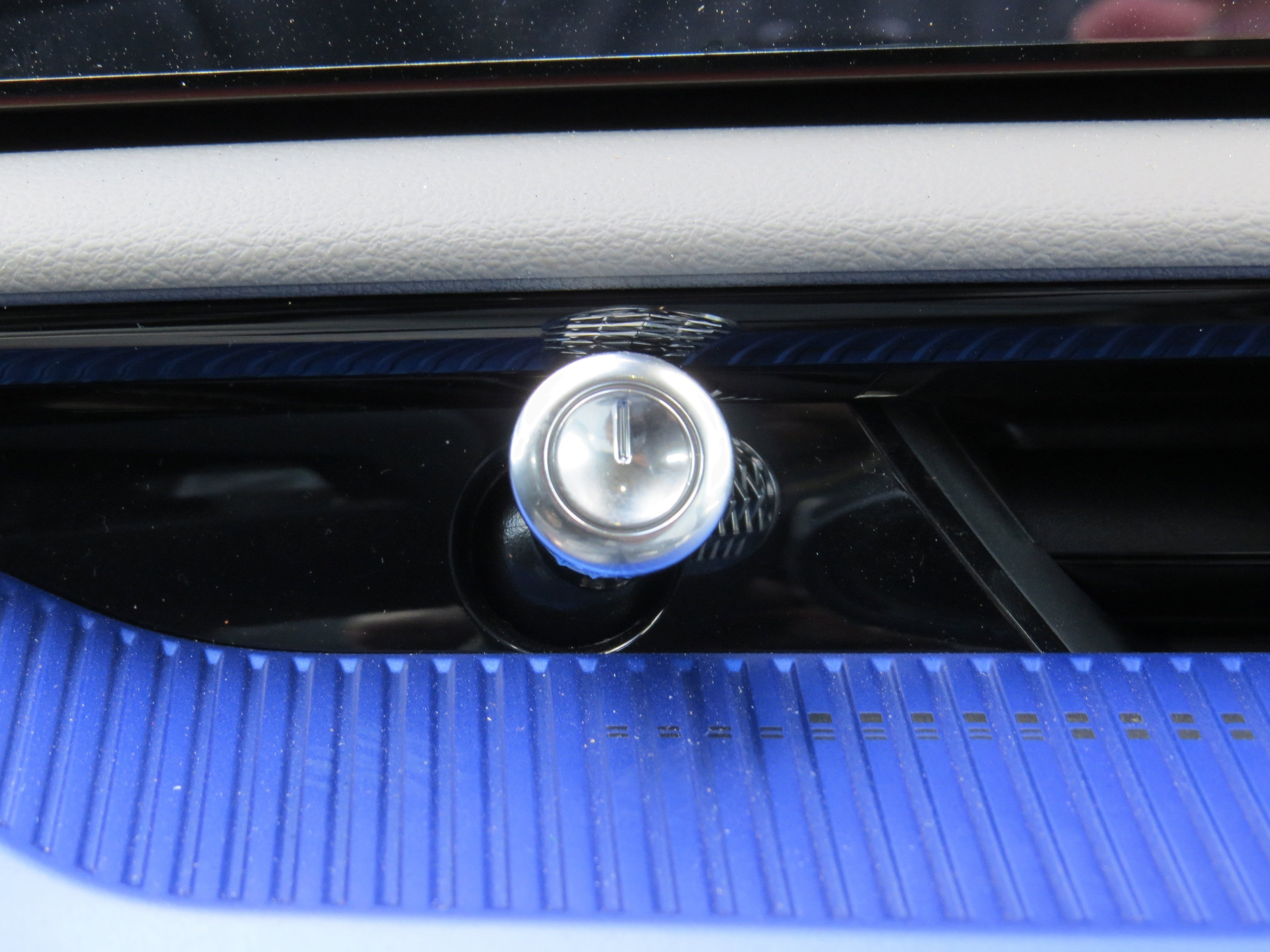 New 2025 Cadillac Optiq Sport 2 w/ LPO, Floor Liner Package image 28