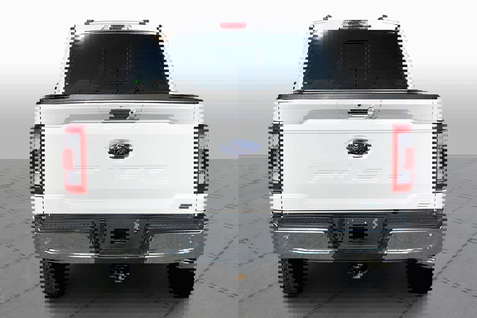 Used 2023 Ford F150 Lariat w/ Trailer Tow Package image 5