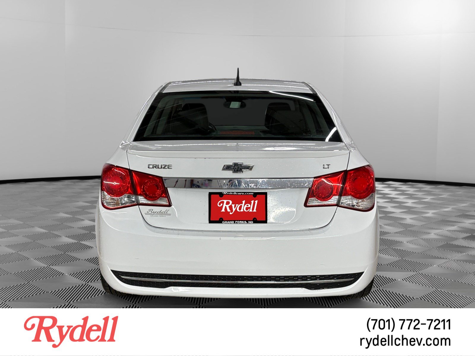 Used 2014 Chevrolet Cruze LT w/ RS Package FWD image 4