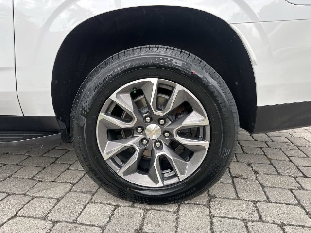 Used 2024 Chevrolet Suburban LT RWD image 11