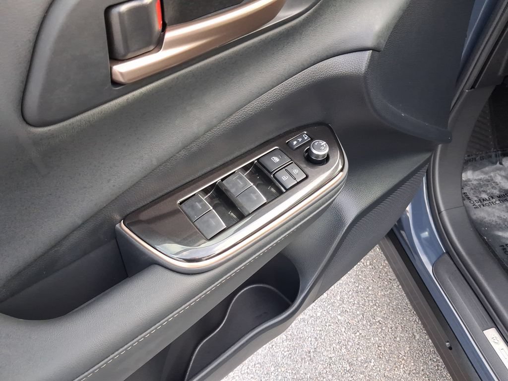 Used 2025 Toyota Crown Signia AWD/4WD image 16
