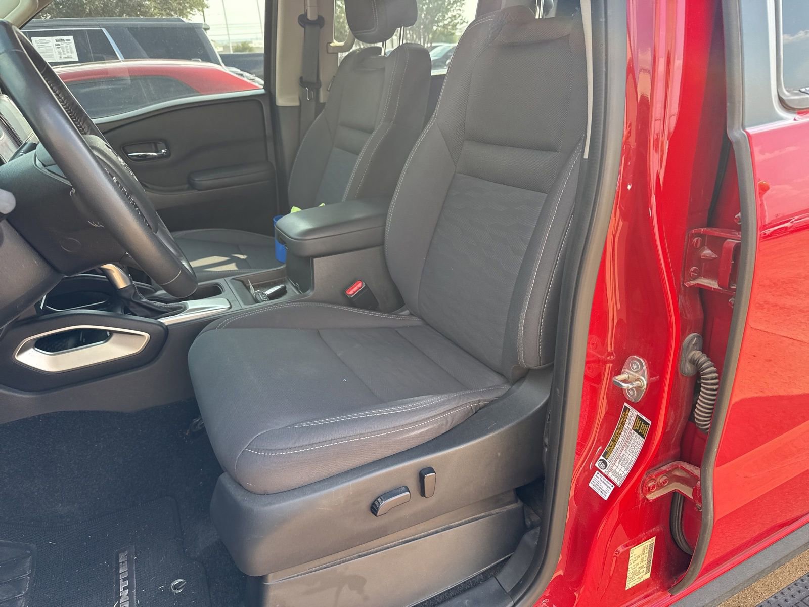 Used 2022 Nissan Frontier SV image 4
