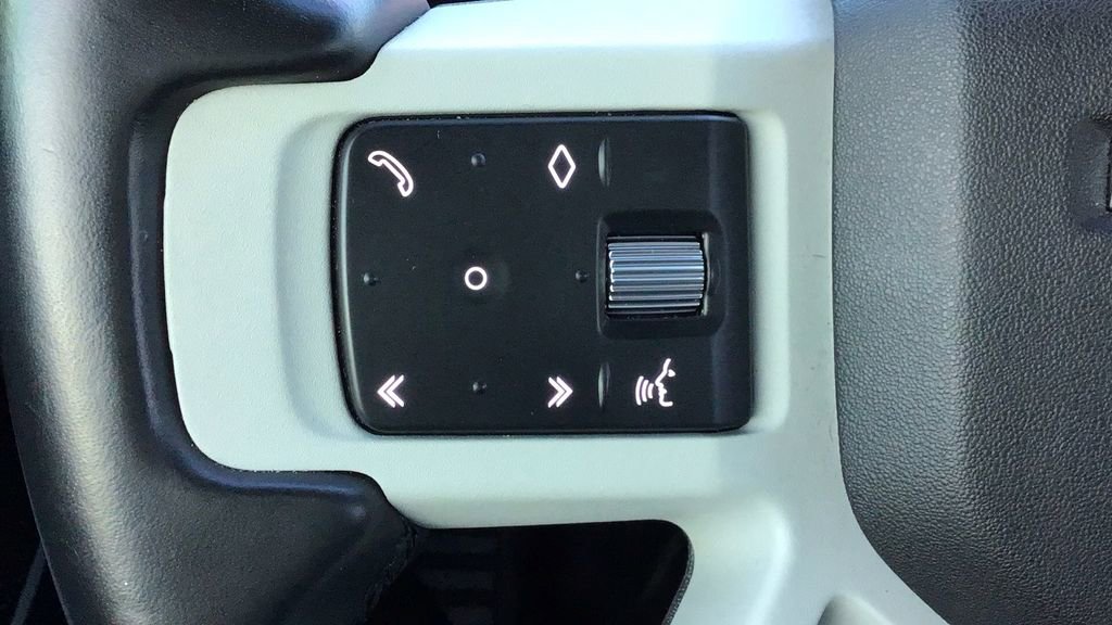 Used 2023 Land Rover Defender 90 SE image 25