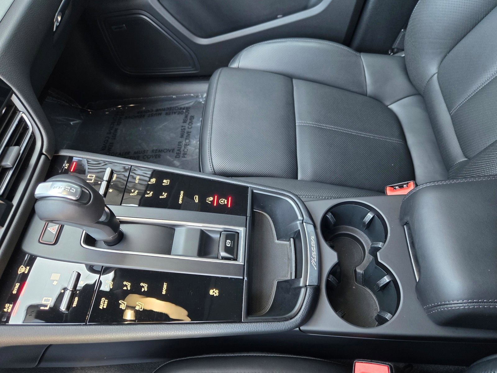 Used 2025 Porsche Macan AWD/4WD image 23