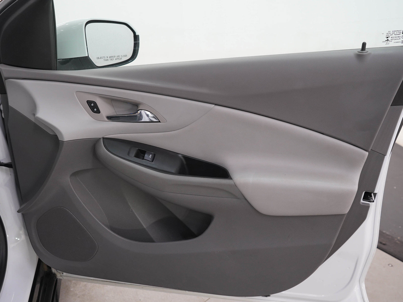 Used 2017 Chevrolet Volt LT w/ Comfort Package FWD image 9