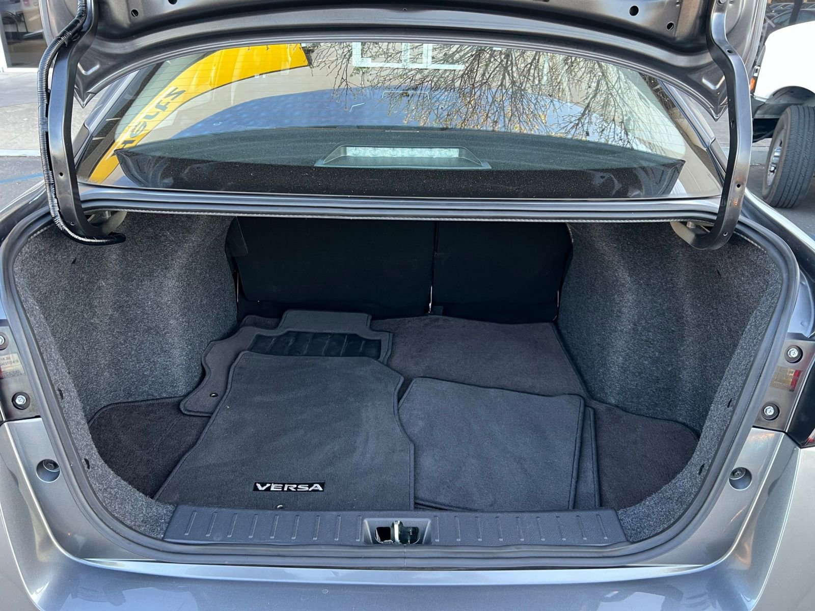 Used 2025 Nissan Versa SV image 29