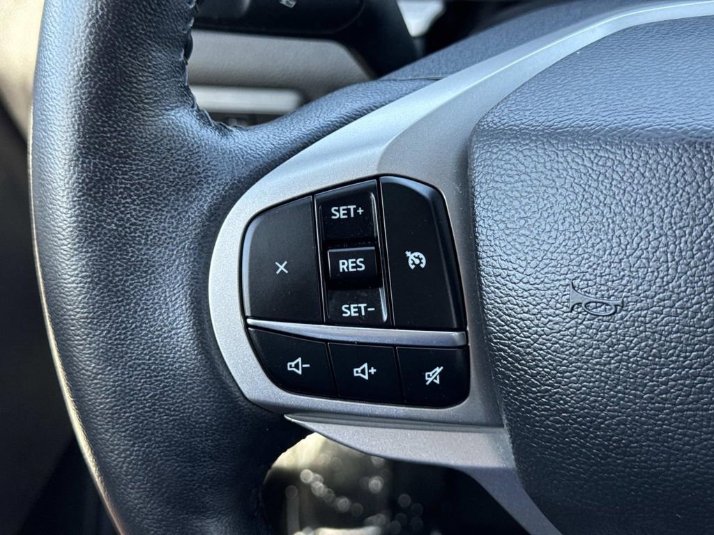 Used 2022 Ford Explorer XLT w/ Equipment Group 202A image 10