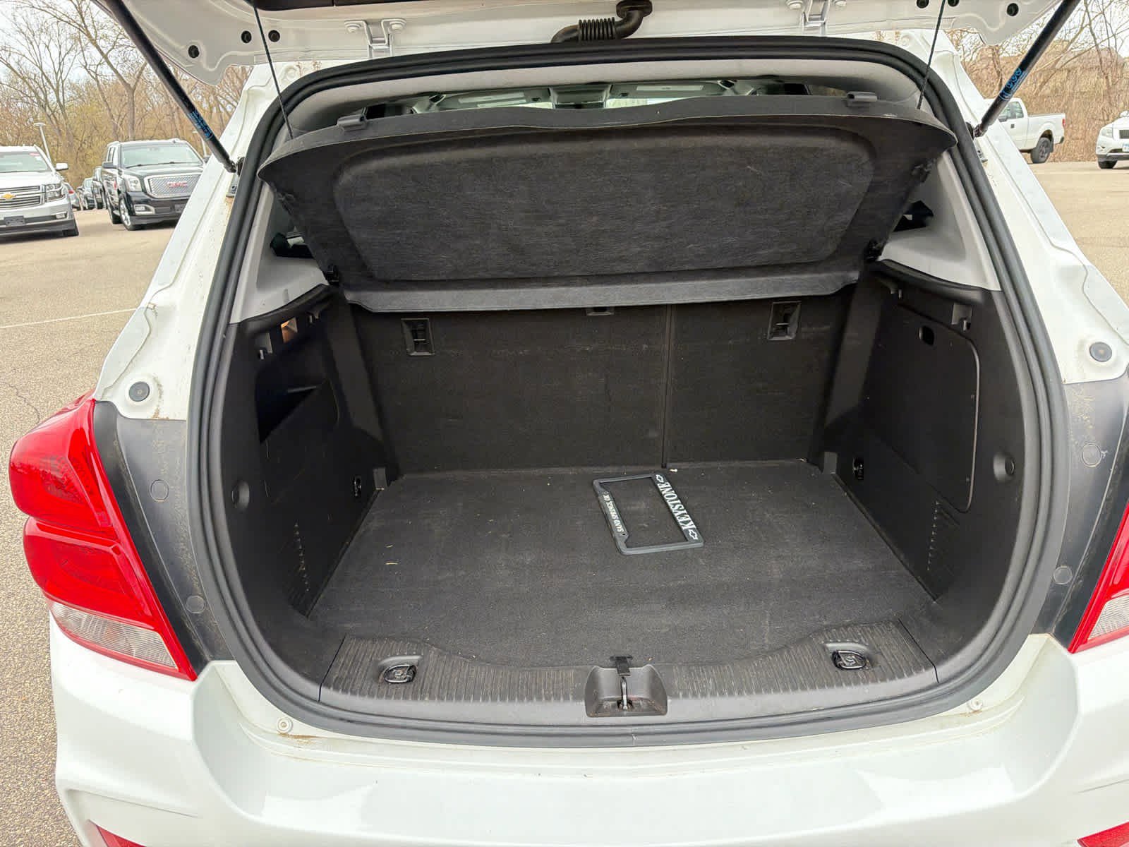 Used 2018 Chevrolet Trax LT w/ LT Convenience Package image 9