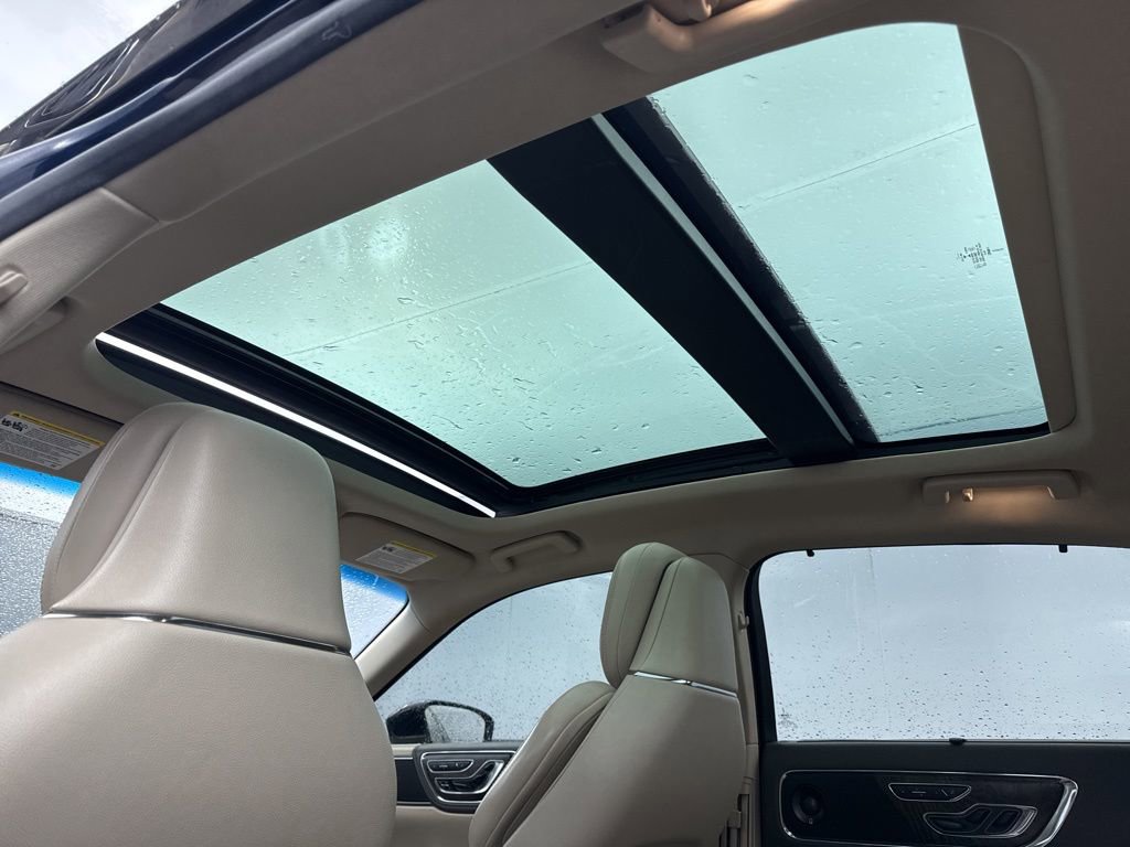 Used 2018 Lincoln Continental Reserve w/ Rear-seat Package image 38