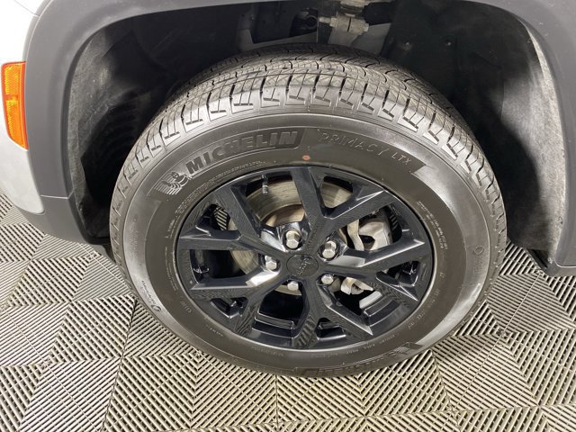 Used 2024 Jeep Grand Cherokee Altitude AWD/4WD image 13