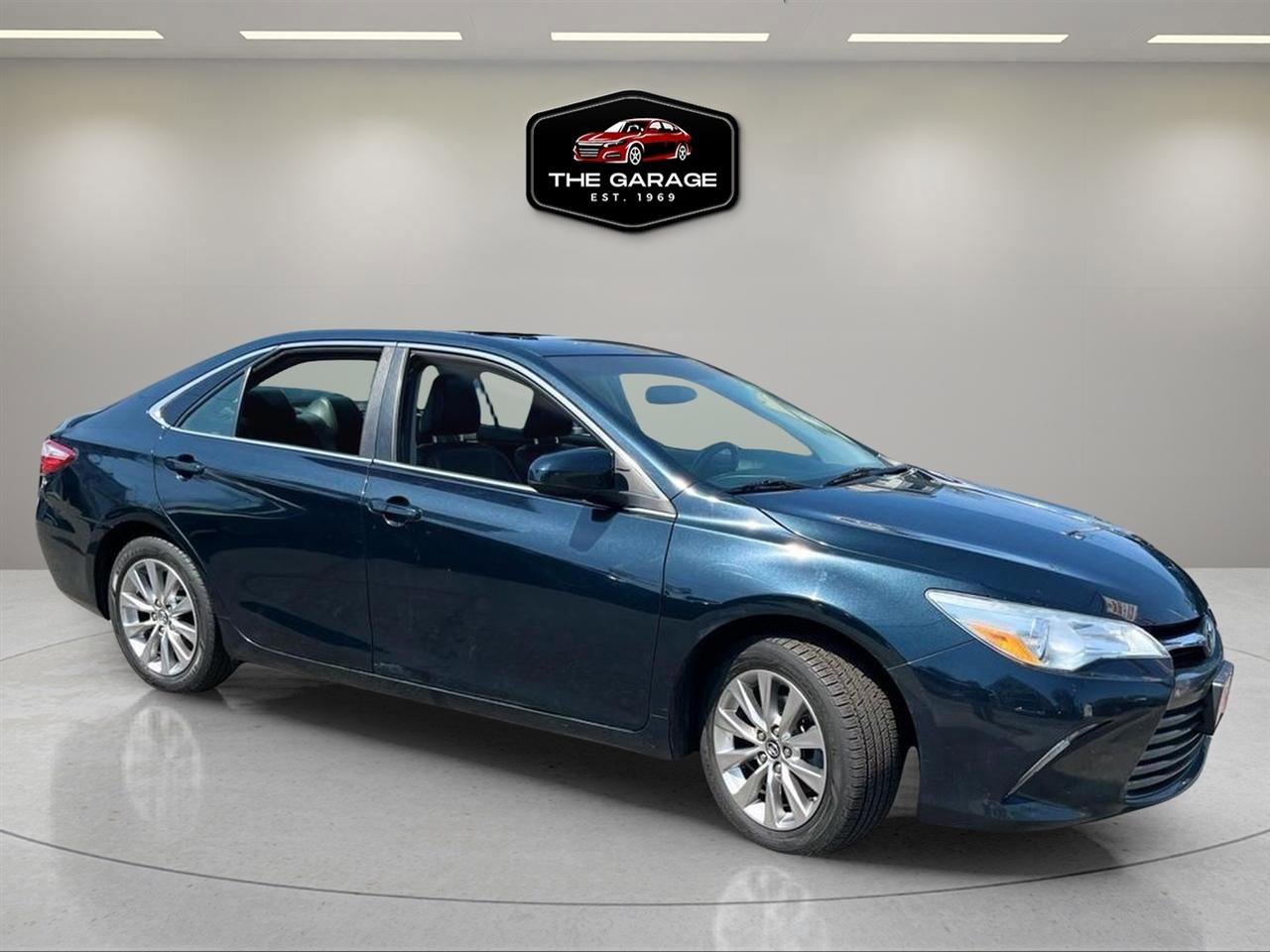 Used 2016 Toyota Camry XLE w/ Moonroof Package FWD image 6