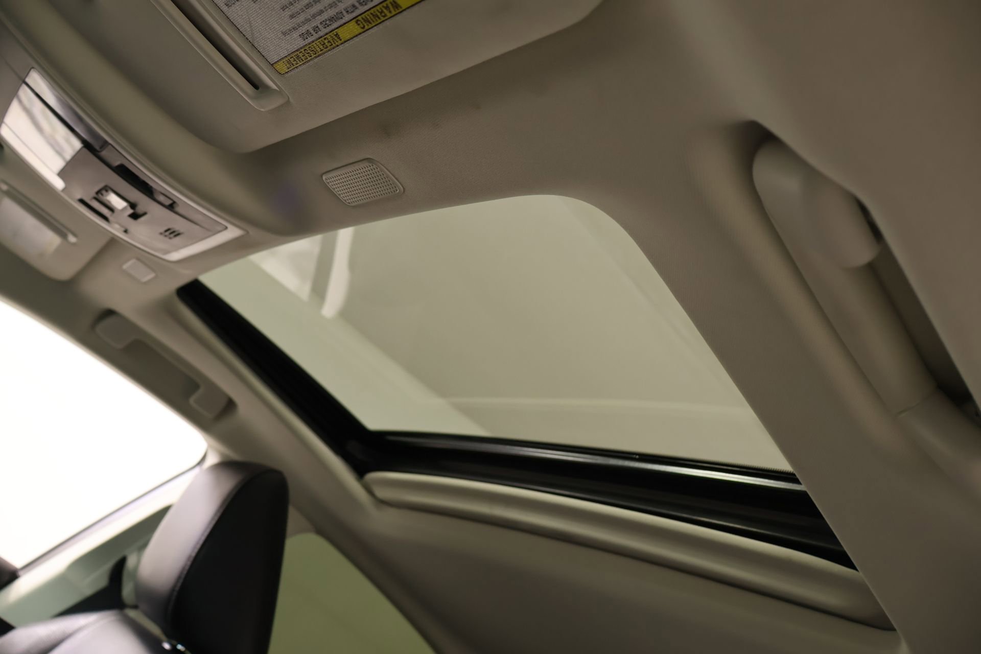 Used 2024 Lexus ES 300h w/ Technology Package FWD image 15