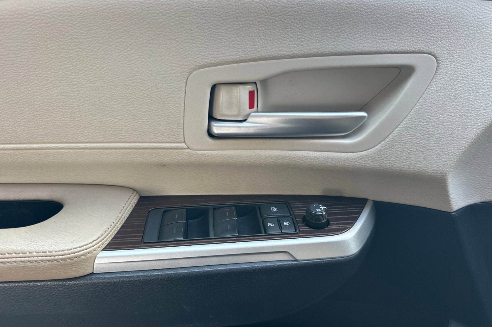 Certified 2022 Toyota Sienna XLE AWD/4WD image 11