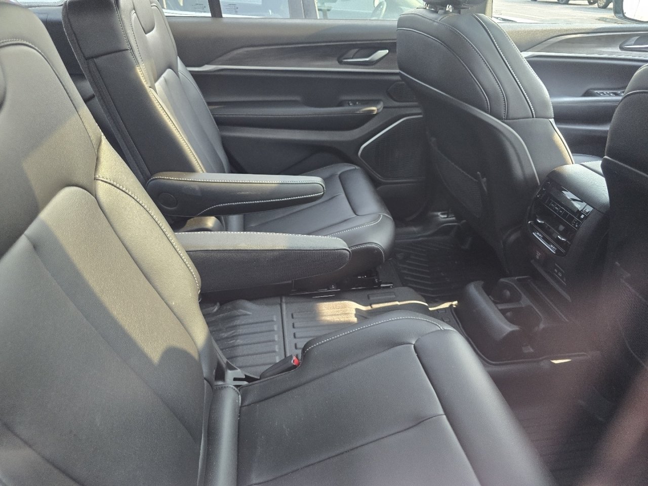 Used 2026 Jeep Grand Cherokee L Limited AWD/4WD image 13