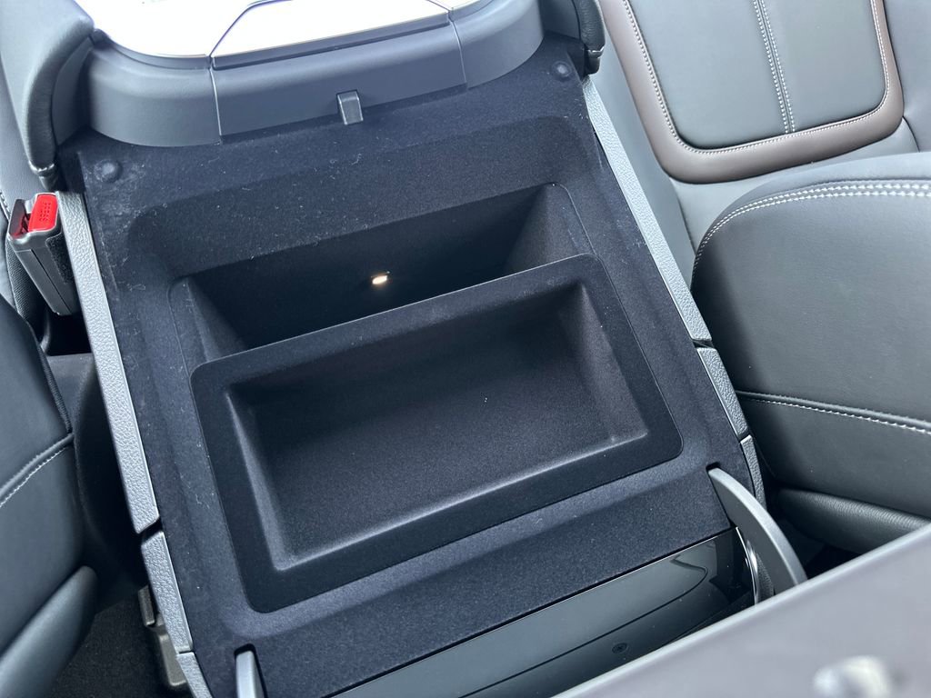 New 2026 Nissan Armada SL w/ Captain's Chari Seat Package image 32