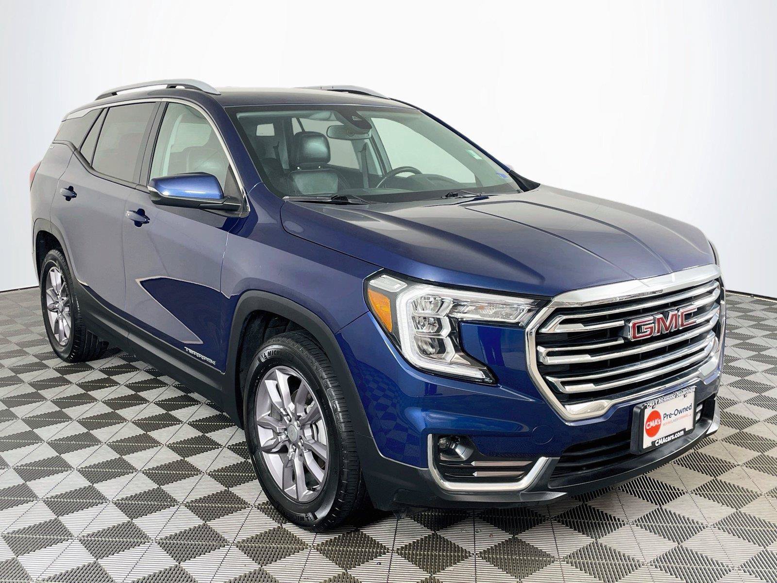 Used 2023 GMC Terrain SLT AWD/4WD image 1
