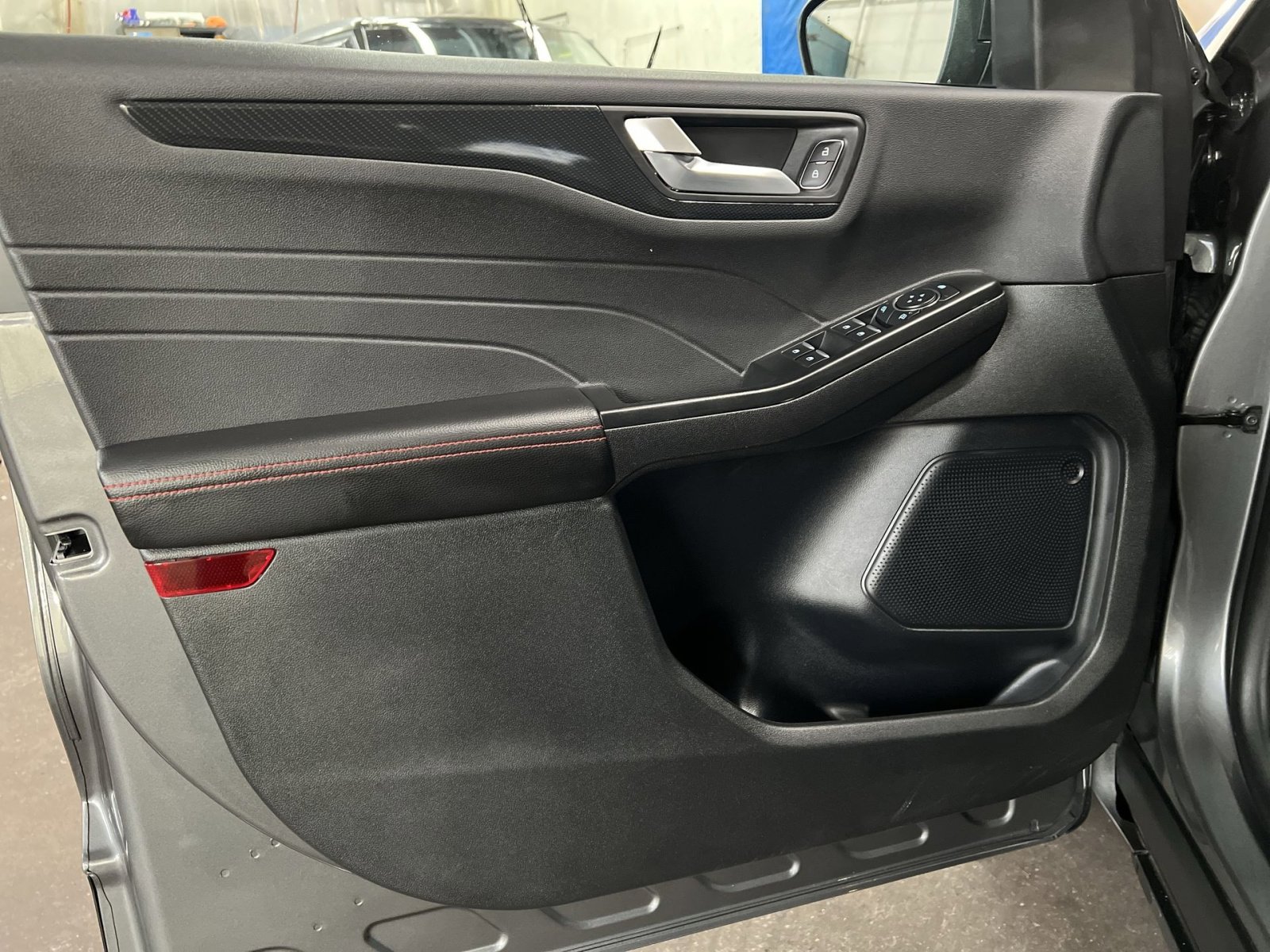 Used 2025 Ford Escape ST-Line w/ Equipment Group 301A image 14