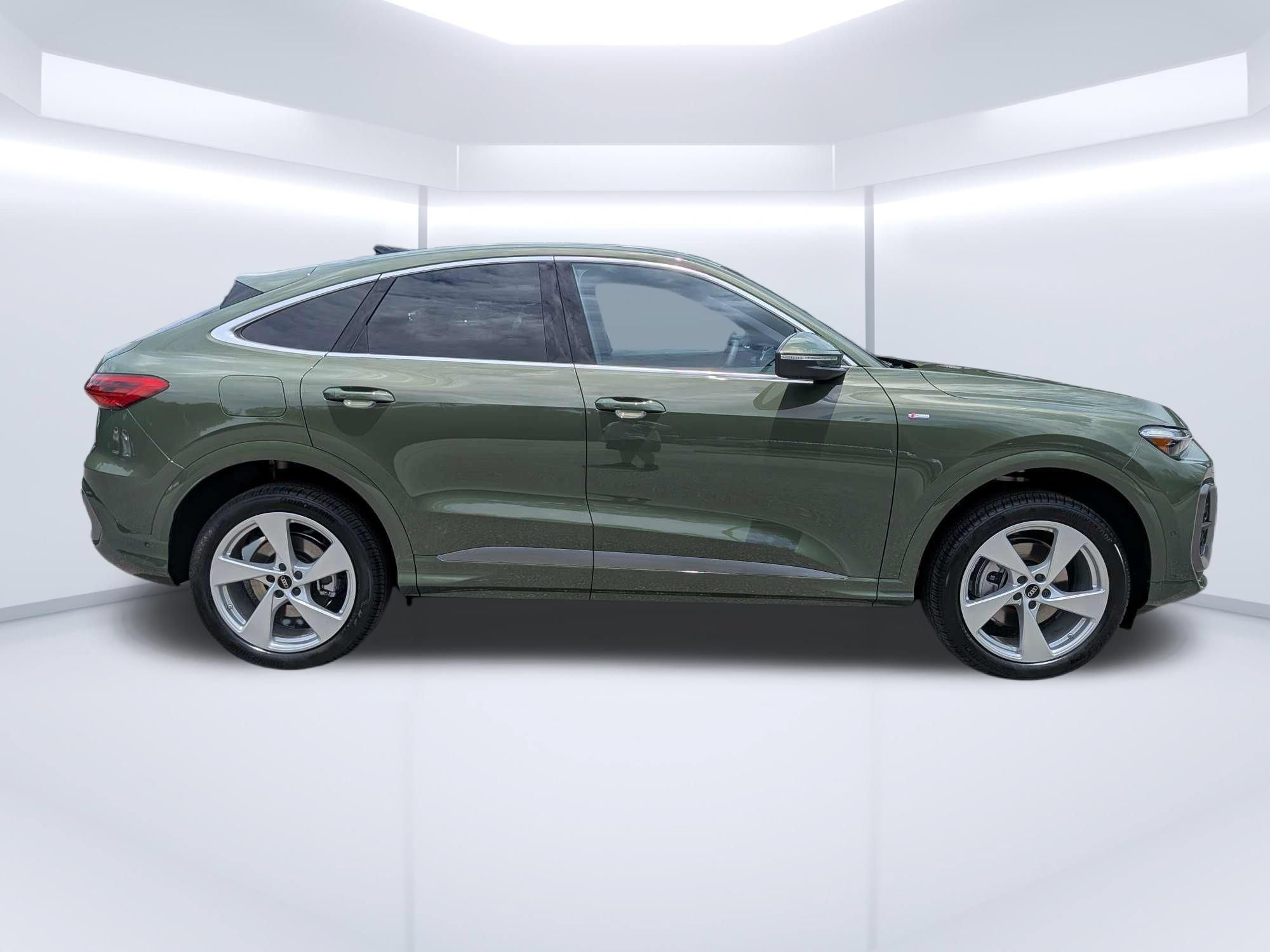 New 2026 Audi Q5 Premium Plus AWD/4WD image 2