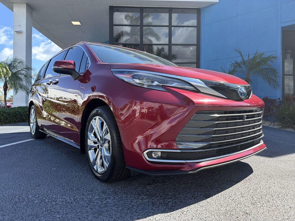 Used 2024 Toyota Sienna Platinum image 18