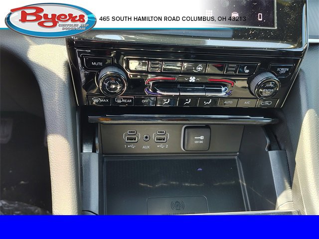 New 2025 Jeep Grand Cherokee Altitude image 23