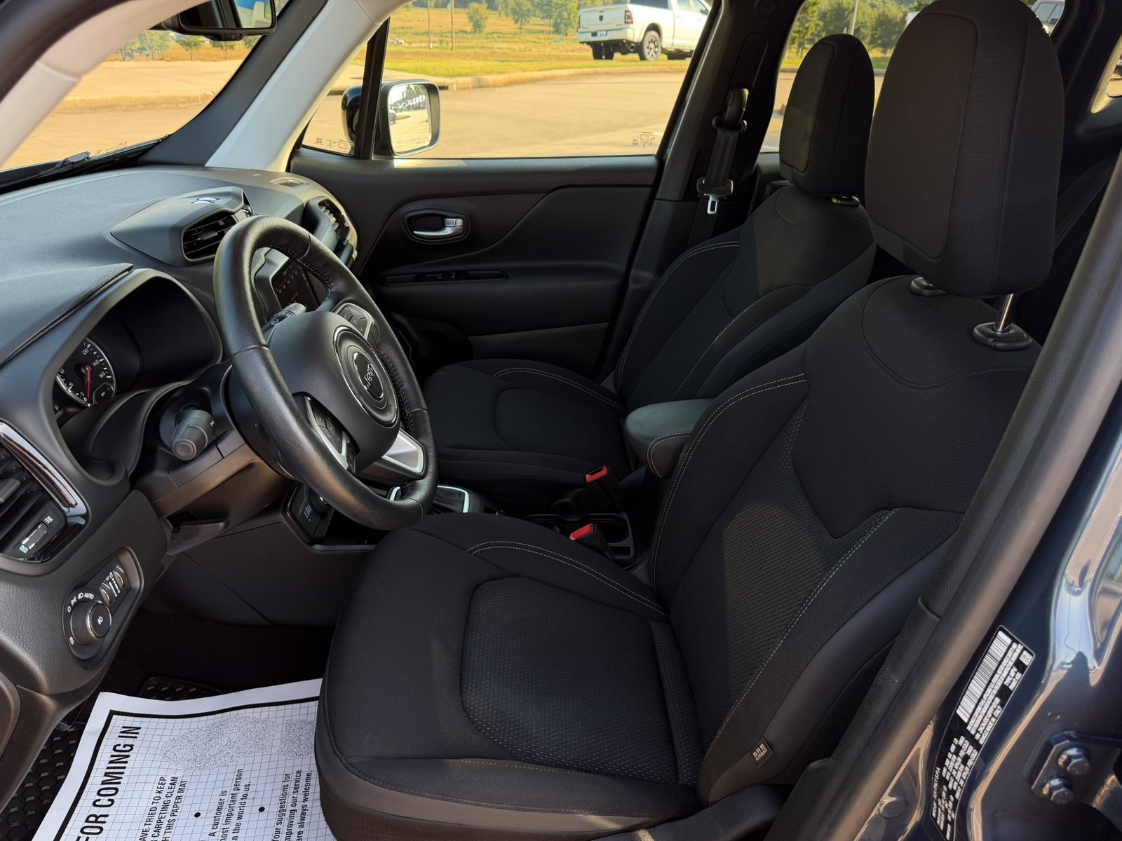 Used 2023 Jeep Renegade Altitude w/ Sun/Sound Group AWD/4WD image 10