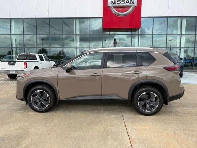 Used 2025 Nissan Rogue SV w/ SV Premium Package image 2