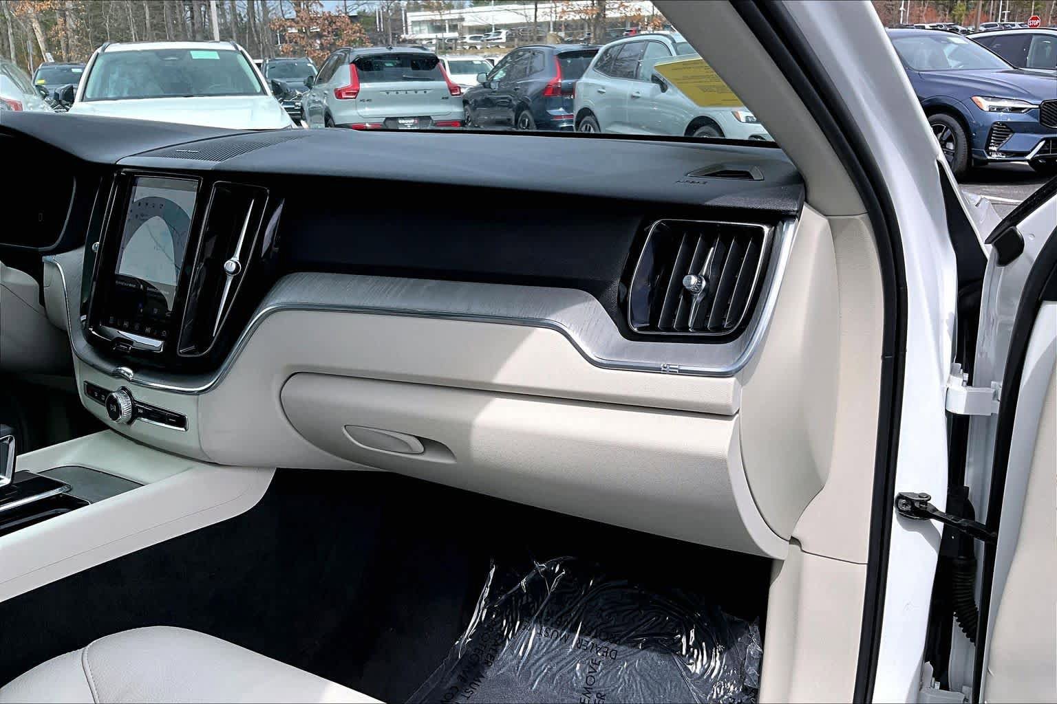 Certified 2024 Volvo XC60 B5 Plus w/ Protection Package Premier image 18