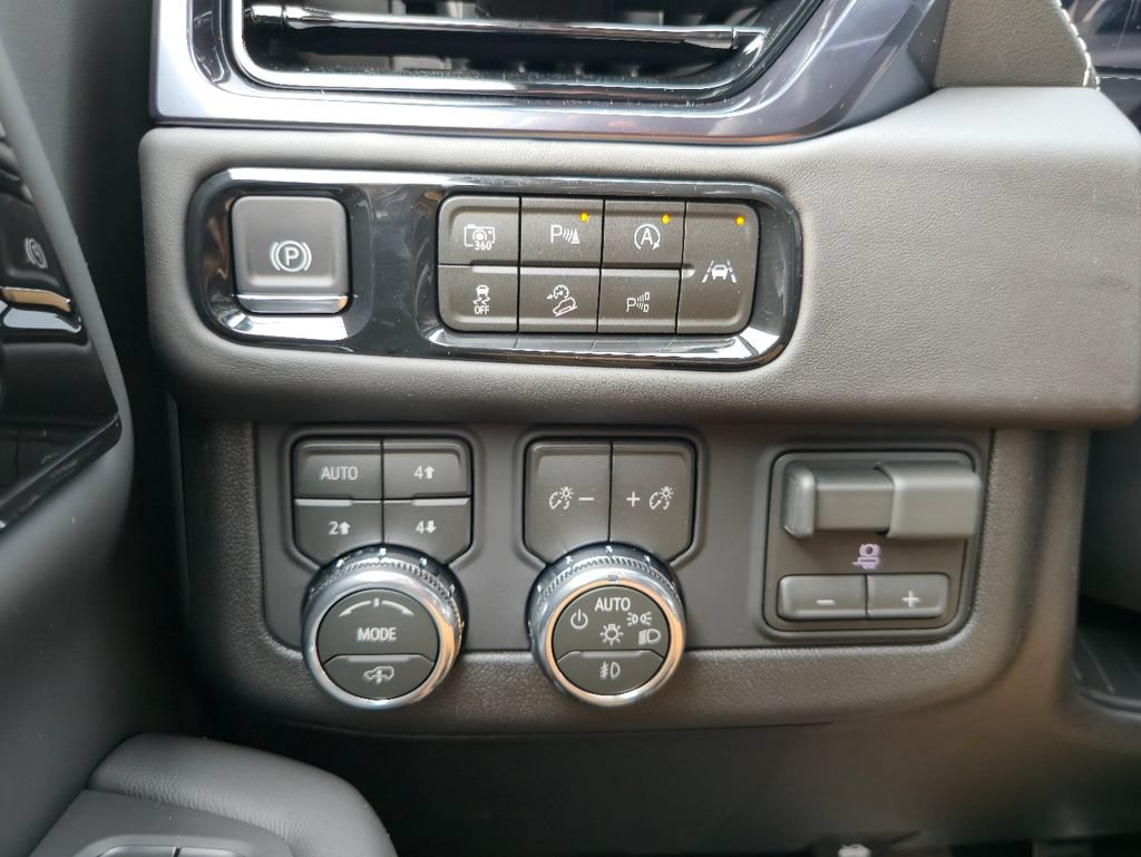 New 2026 GMC Yukon XL AT4 Ultimate AWD/4WD image 18