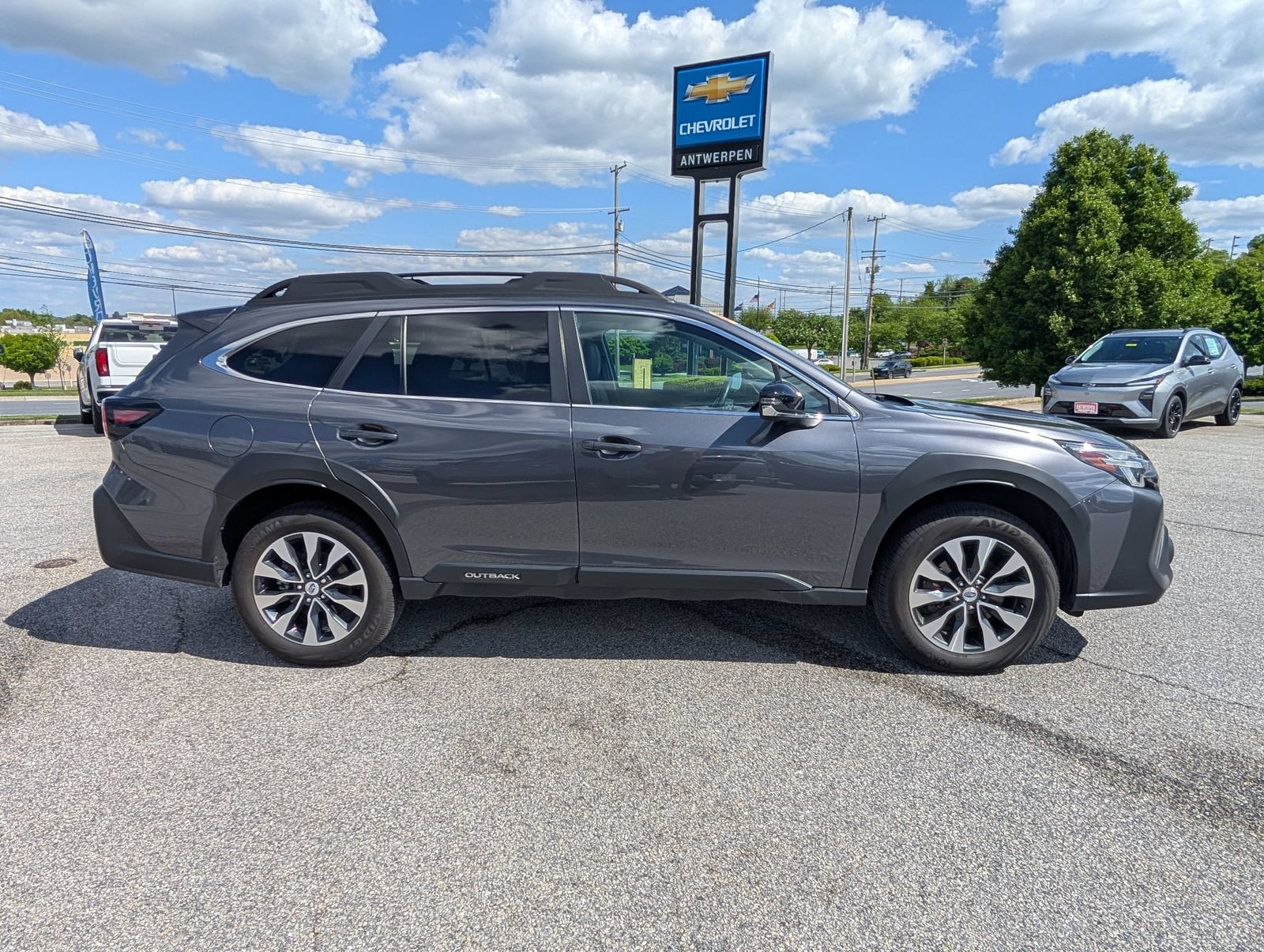 Used 2025 Subaru Outback Limited AWD/4WD image 2