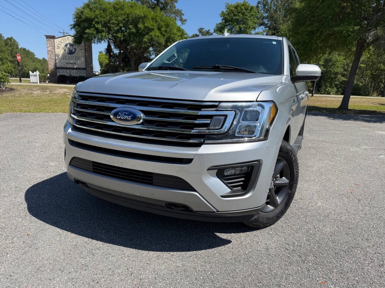 Used 2019 Ford Expedition Max XLT w/ Equipment Group 202A AWD/4WD image 4