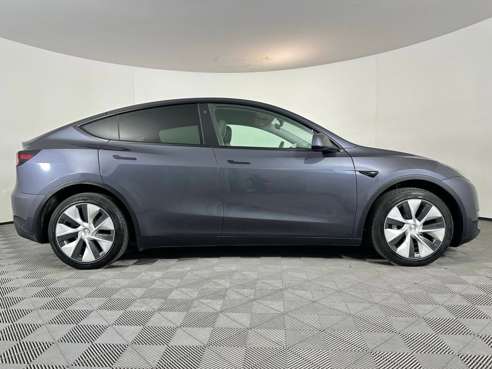 Used 2023 Tesla Model Y Long Range AWD/4WD image 27