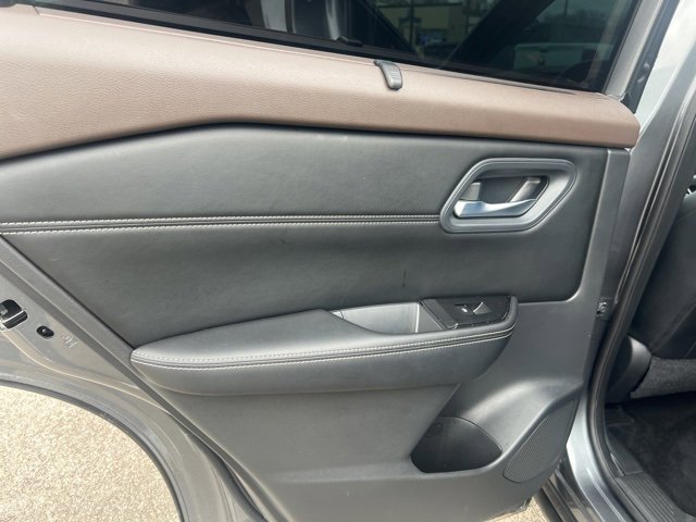 Used 2023 Nissan Rogue SV w/ SV Premium Package image 17