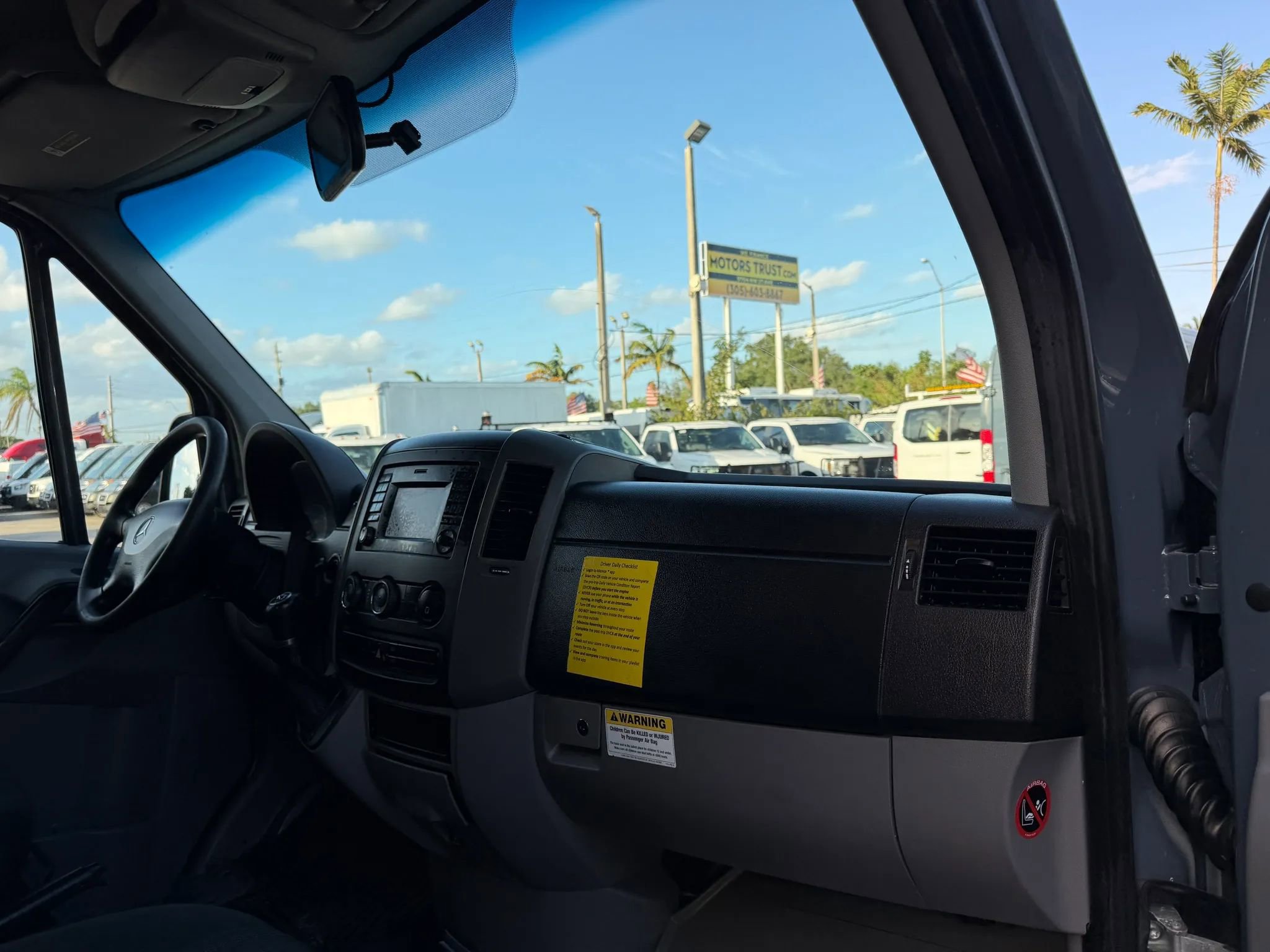 Used 2018 Mercedes-Benz Sprinter 2500 image 15