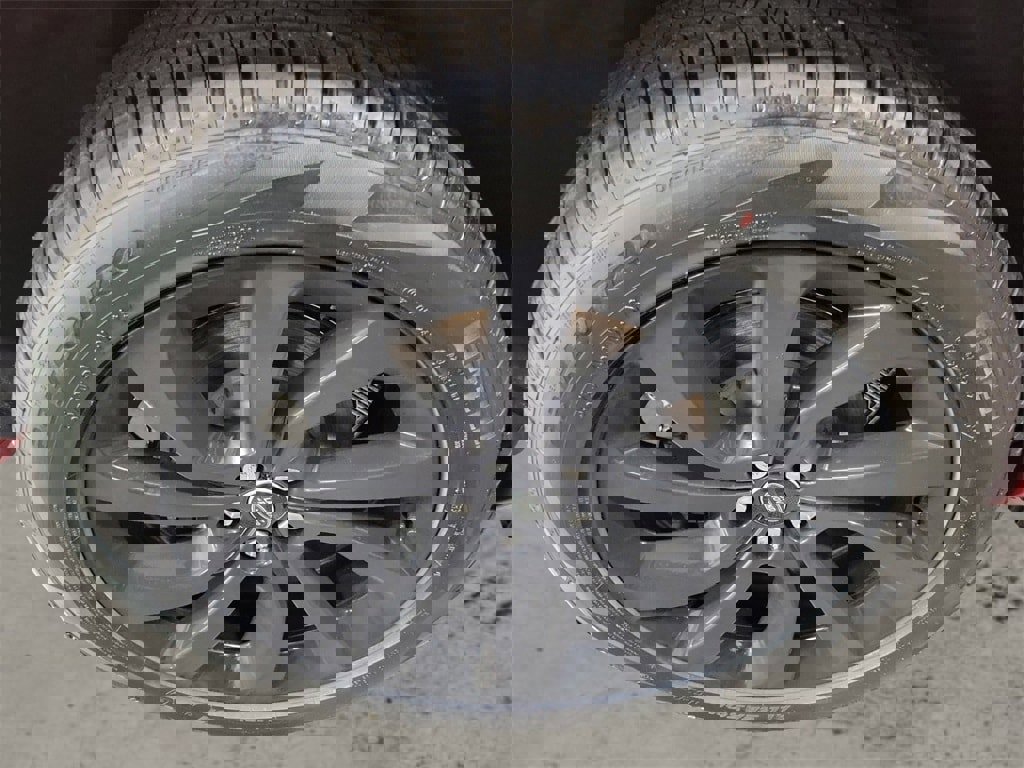 New 2024 Land Rover Discovery Sport S image 12