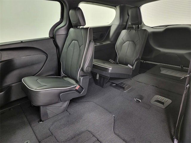 New 2026 Chrysler Pacifica Limited w/ S Appearance Package image 16