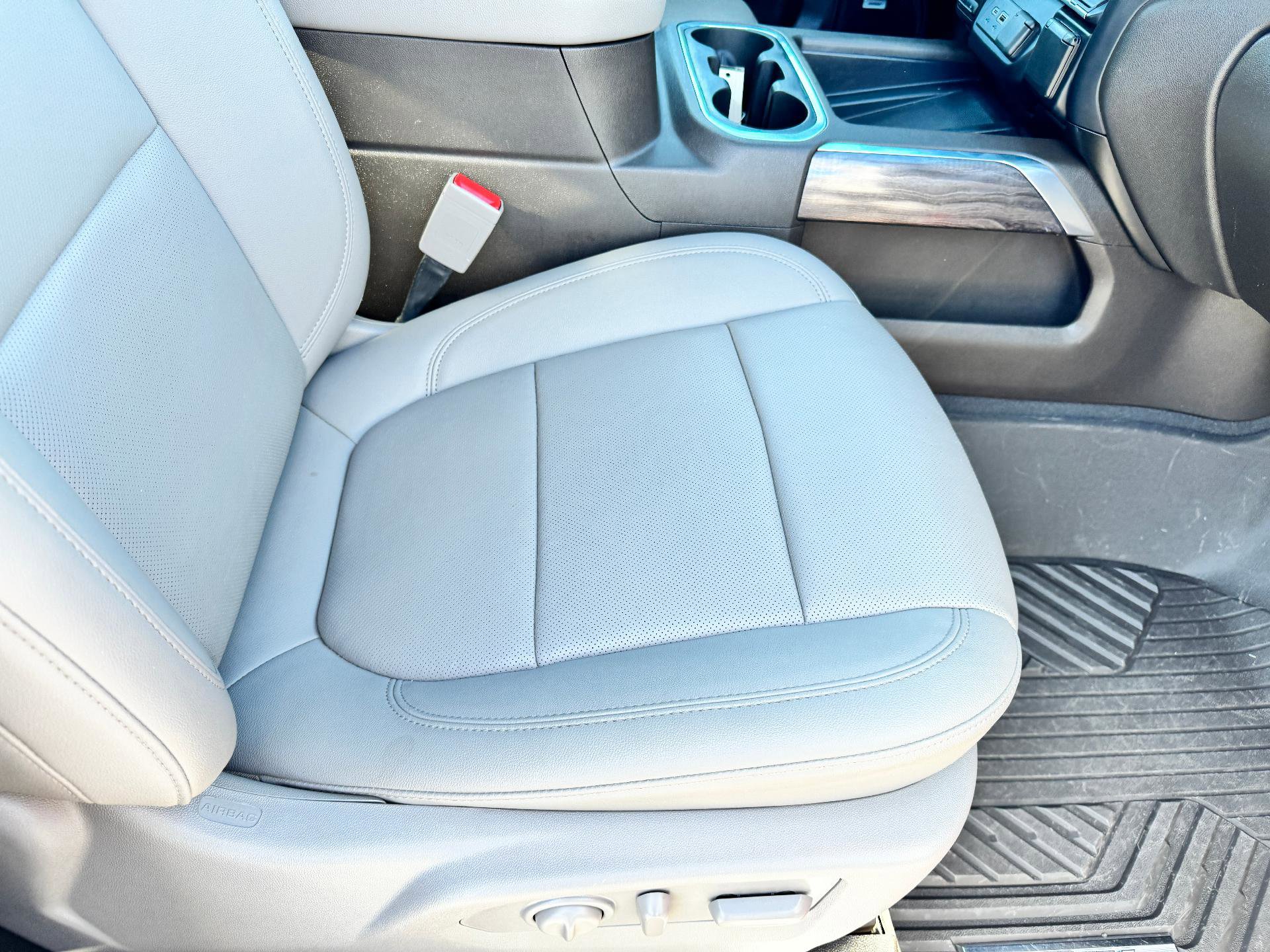 Used 2021 Chevrolet Silverado 1500 LTZ w/ LTZ Premium Package image 17