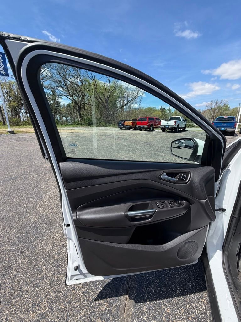 Used 2017 Ford Escape SE AWD/4WD image 11