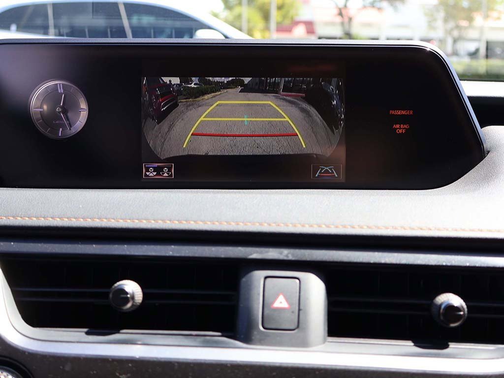 Used 2019 Lexus UX 200 image 52