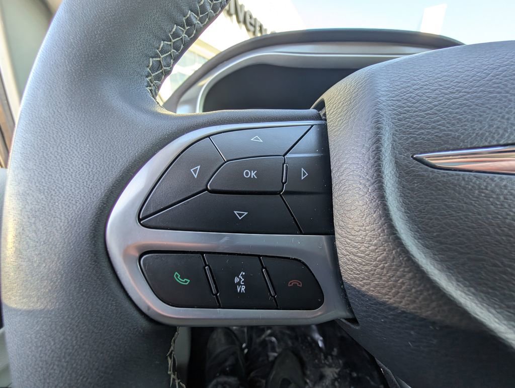 Used 2024 Chrysler Pacifica Touring-L FWD image 25