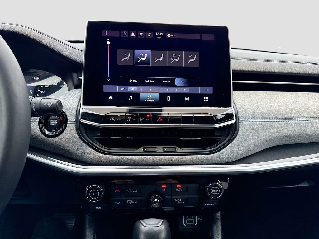 Used 2024 Jeep Compass Latitude image 15