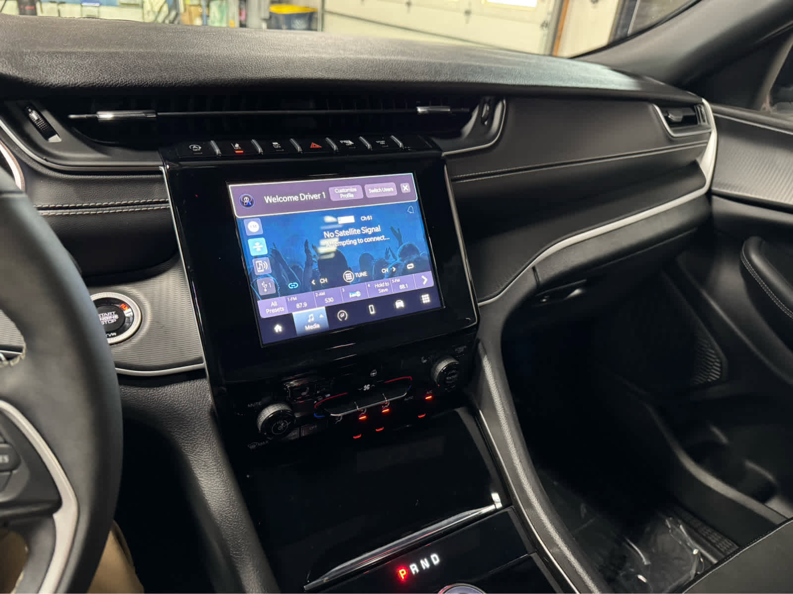 Certified 2024 Jeep Grand Cherokee Altitude image 17