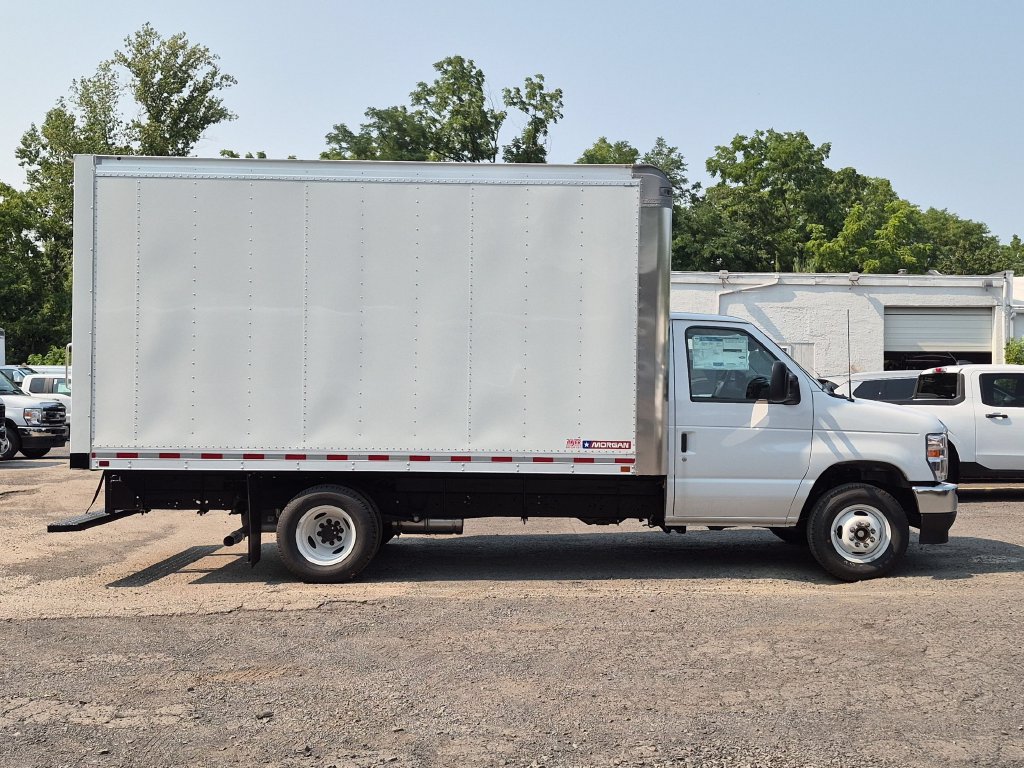 New 2027 Ford E-350 and Econoline 350 Super Duty w/ Driver's Safety Package RWD image 6